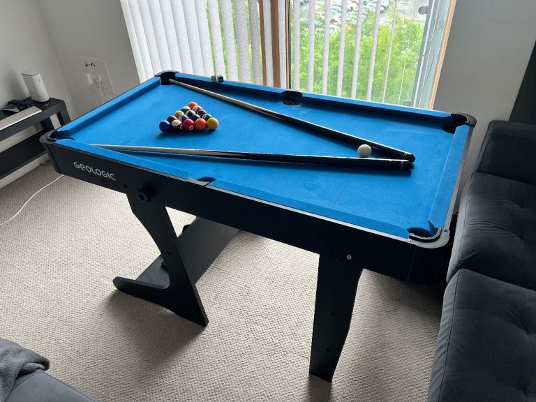 Geologic BT500 folding pool table 