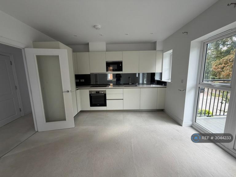 2 bedroom flat in Aspen Road, High Wycombe, HP10 (2 bed) (#3044233)