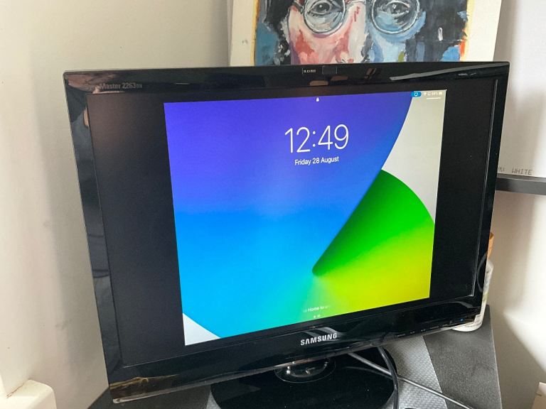 Samsung 22” colour monitor.   Model 2263DX
