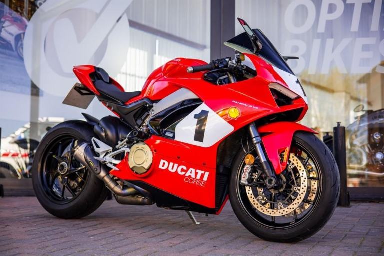 Ducati Panigale V4 LOADED SPEC ! ARROWS ! EXTRAS ! STUNNING