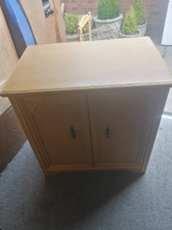 Oak veneered 2 door cupboard 