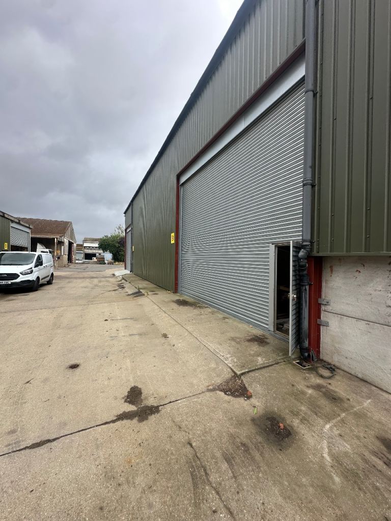 2100 sq ft storage unit for rent