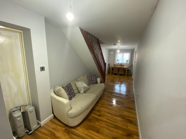 2 bedroom house for rent 