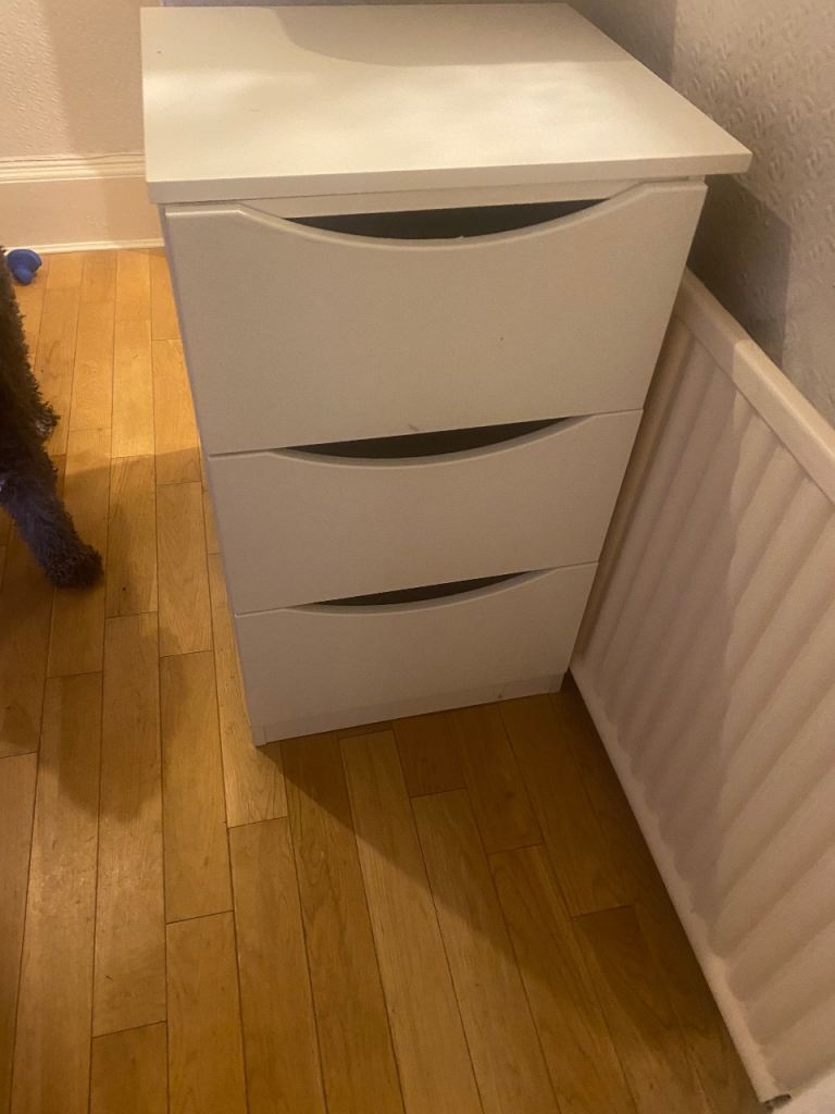 White 3-Drawer Chest of Drawers – Good Condition