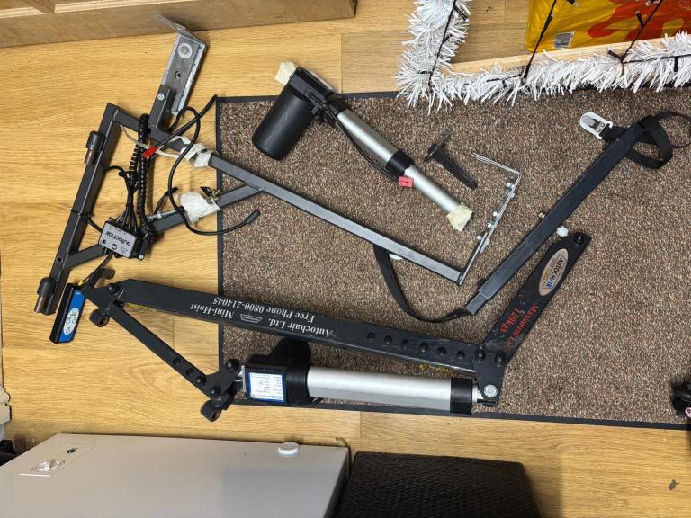 Autochair hoist and halo