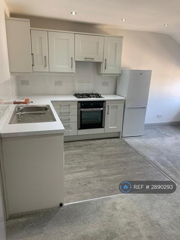 2 bedroom flat in Church Street, Lutterworth, LE17 (2 bed) (#2890293)