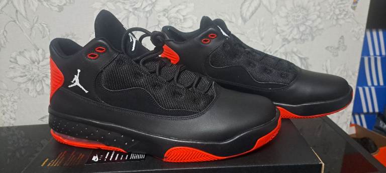 Nike Air Jordan Max Aura 2 Trainers UK 7 EUR 41  Black Red  Box No Lid