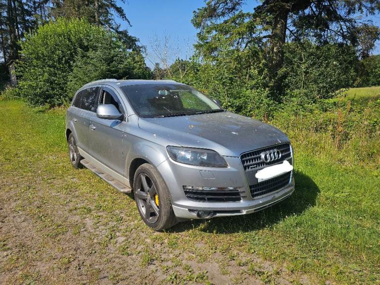 Audi Q7 Breaking