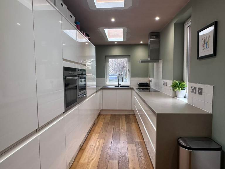 [SOLD] Complete Howdens Handleless Kitchen with Neff Appliances