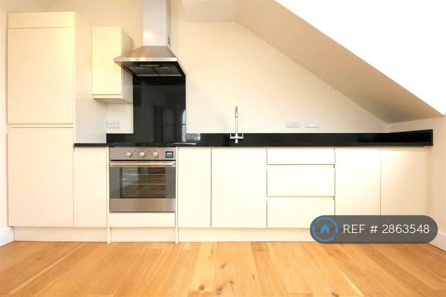 1 bedroom flat in Lebanon Gardens, London, SW18 (1 bed) (#2863548)