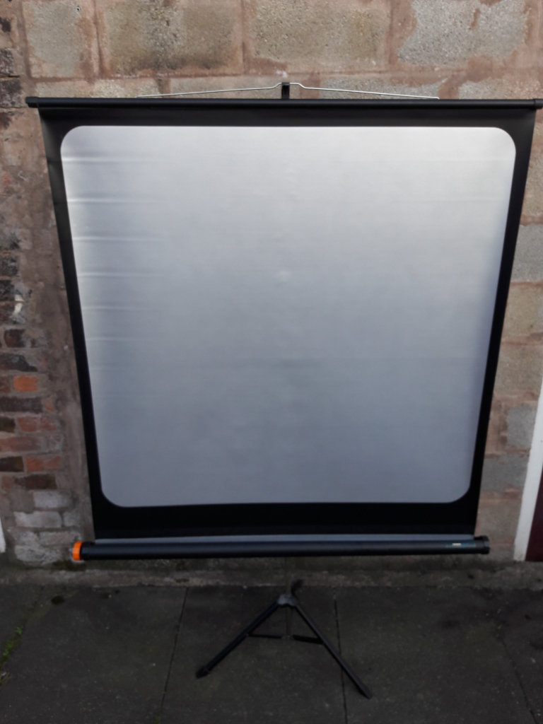 Chinon Projector Screen