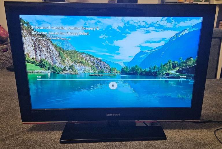 Samsung 32 inch Television plus stand, plus Google Chromecast for sale
