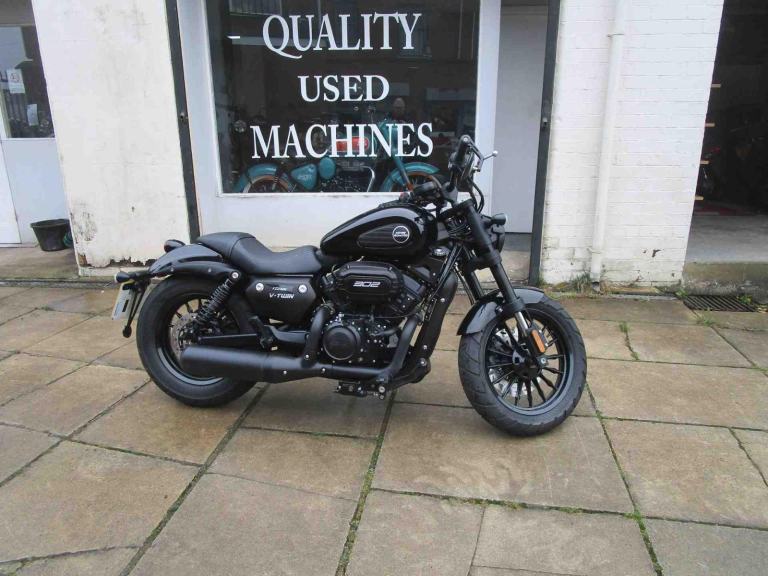 KEEWAY V302C CUSTOM CRUISER MOTORCYCLE