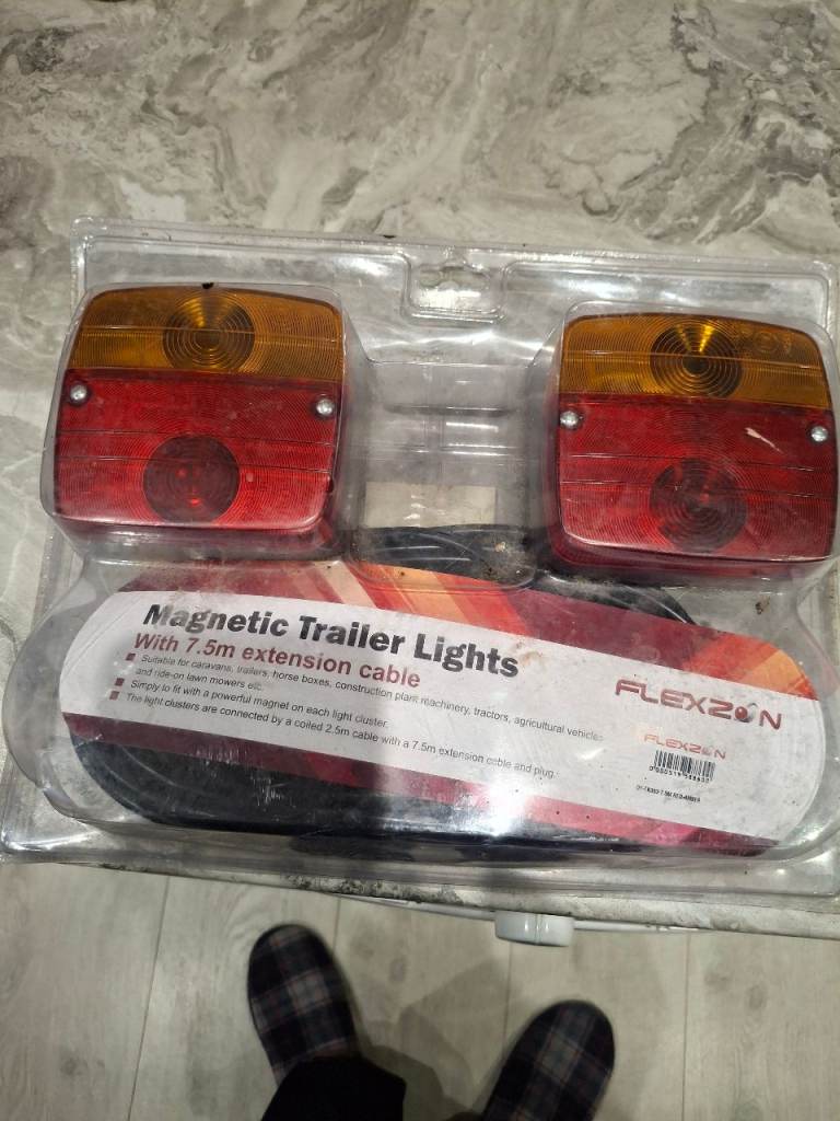 Magnetic trailer lights 
