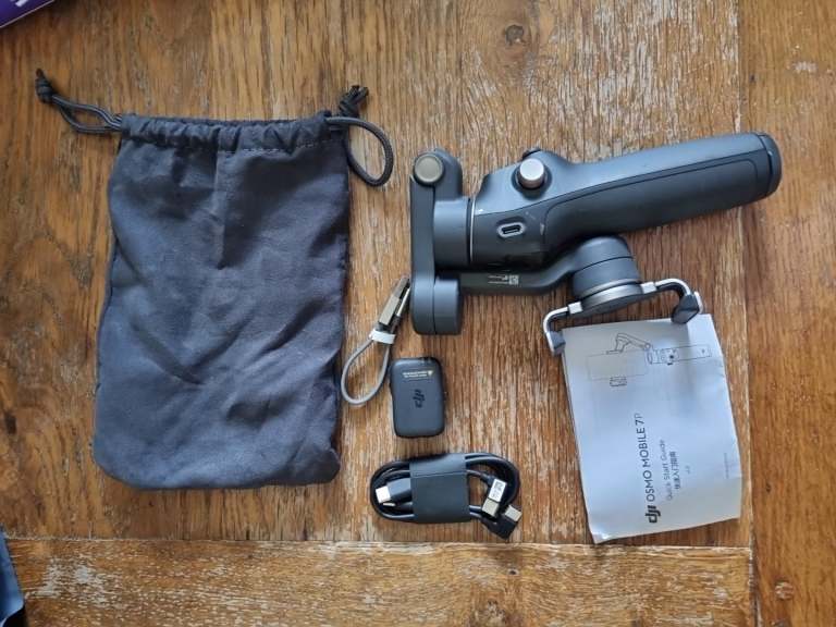 DJI Osmo Mobile 3 Gimbal Stabiliser with Pouch and Cables