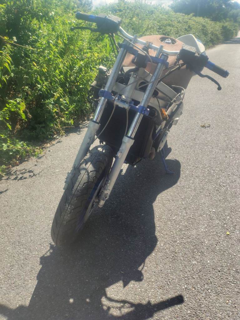 Kawasaki GPZ 1000 RX streetfighter project 