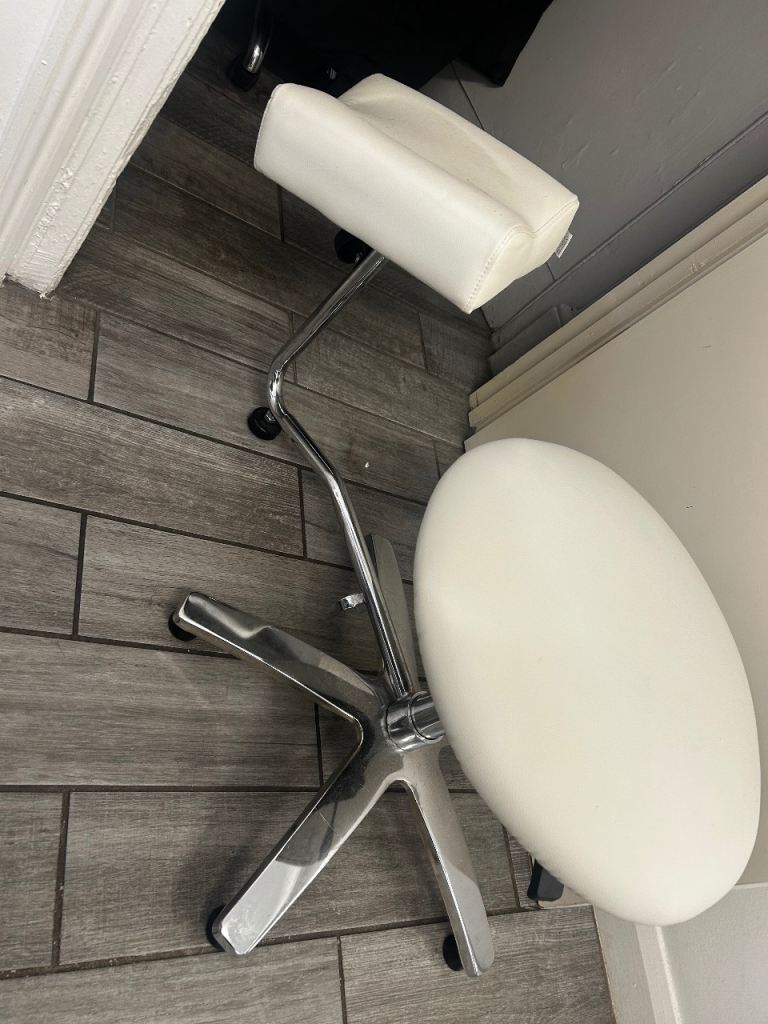 Pedicure stool 
