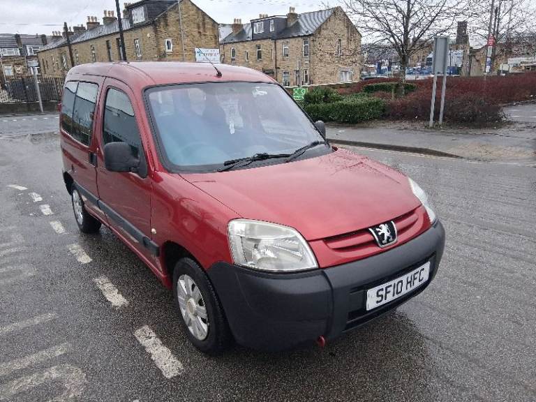 2010 Peugeot partner 1.4 combi 6 doors low miles full service history full years mot