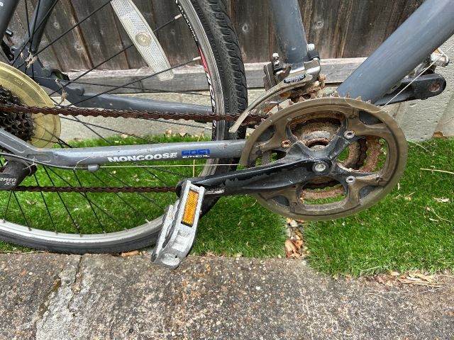 Mongoose 450 Crossway Hybrid Mountain Bike | in Colchester, Essex