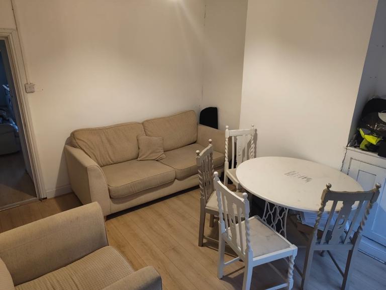 2 bedroom house to rent NG4