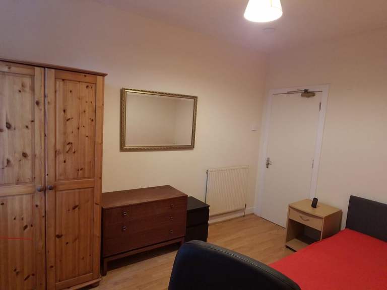 double room near aberdeen uni for £330 exc bills