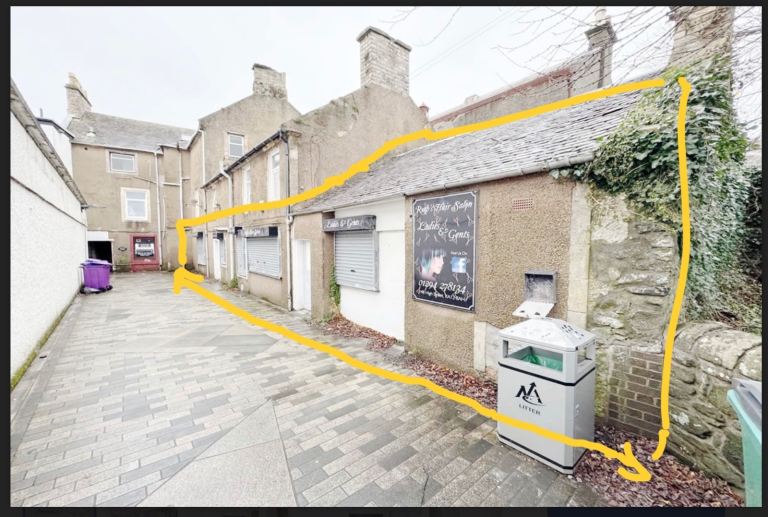 Shop unit commercial to rent let Irvine beauticians tattoo dog groomers vape nail mini market