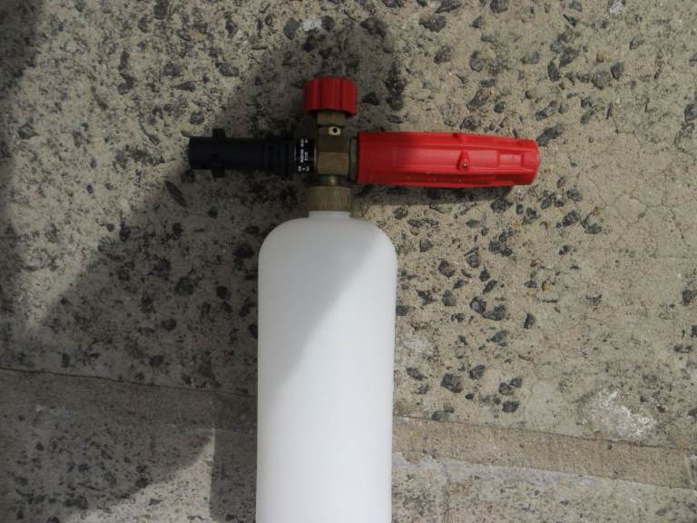 Good quality snow foam gun, fitted for a Karcher.