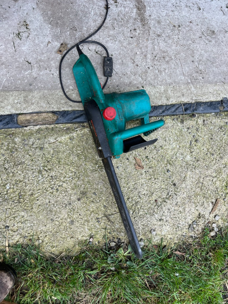 Bosch electric chain saw