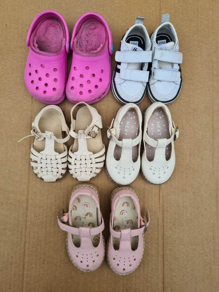 5 Pairs Of Young Girls Shoes Footware. Used. Sizes between size 4 or 5 or  2 / 3 years old 