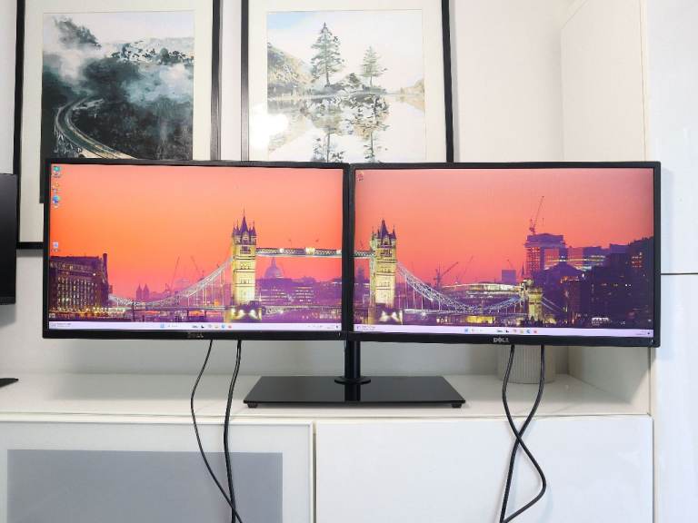 Dual Monitor setup 24 inch Dell FHD 1080p