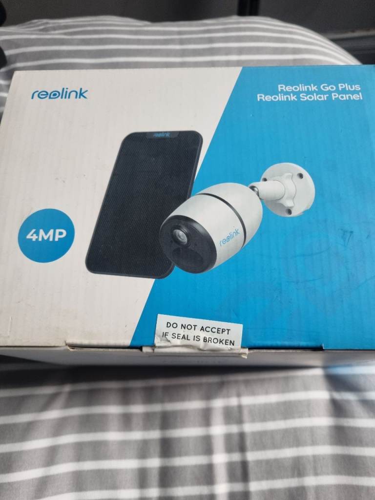 Reolink go plus camera & solar panel
