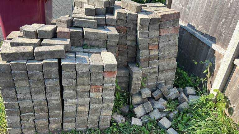 Job lot of approx 1000 Block Pavers / Paving Bricks – Ideal for driveways, garden walls & paths 🧱