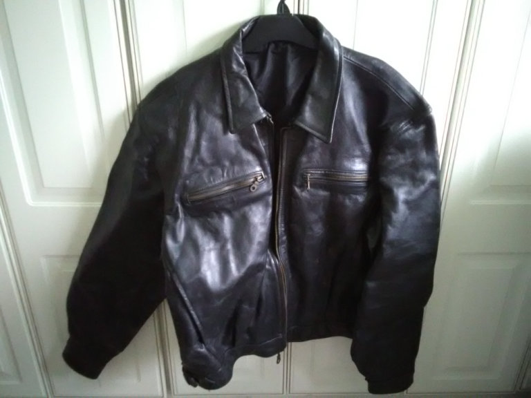 QUALITY HEAVY DUTY BLACK LEATHER JACKET - LARGE SIZE 