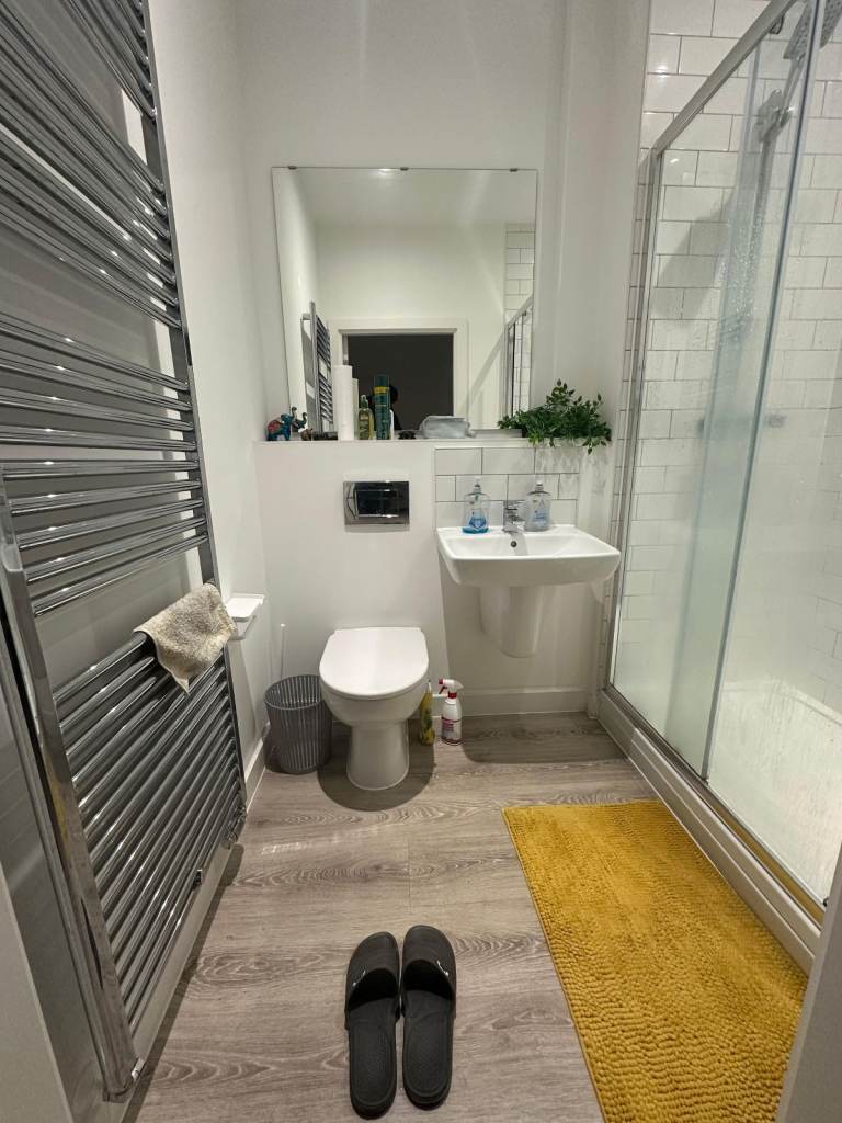 Ensuite room in a new build in central Birmingham