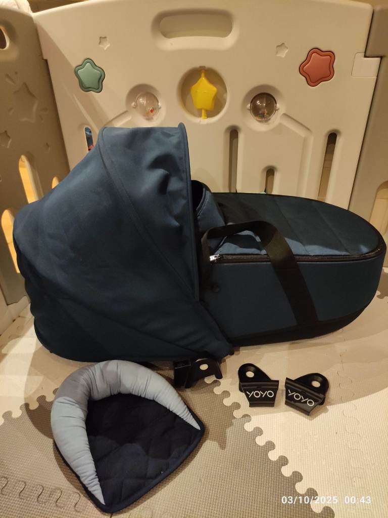 Navy Stokke Babyzen YOYO pram Bassinet 