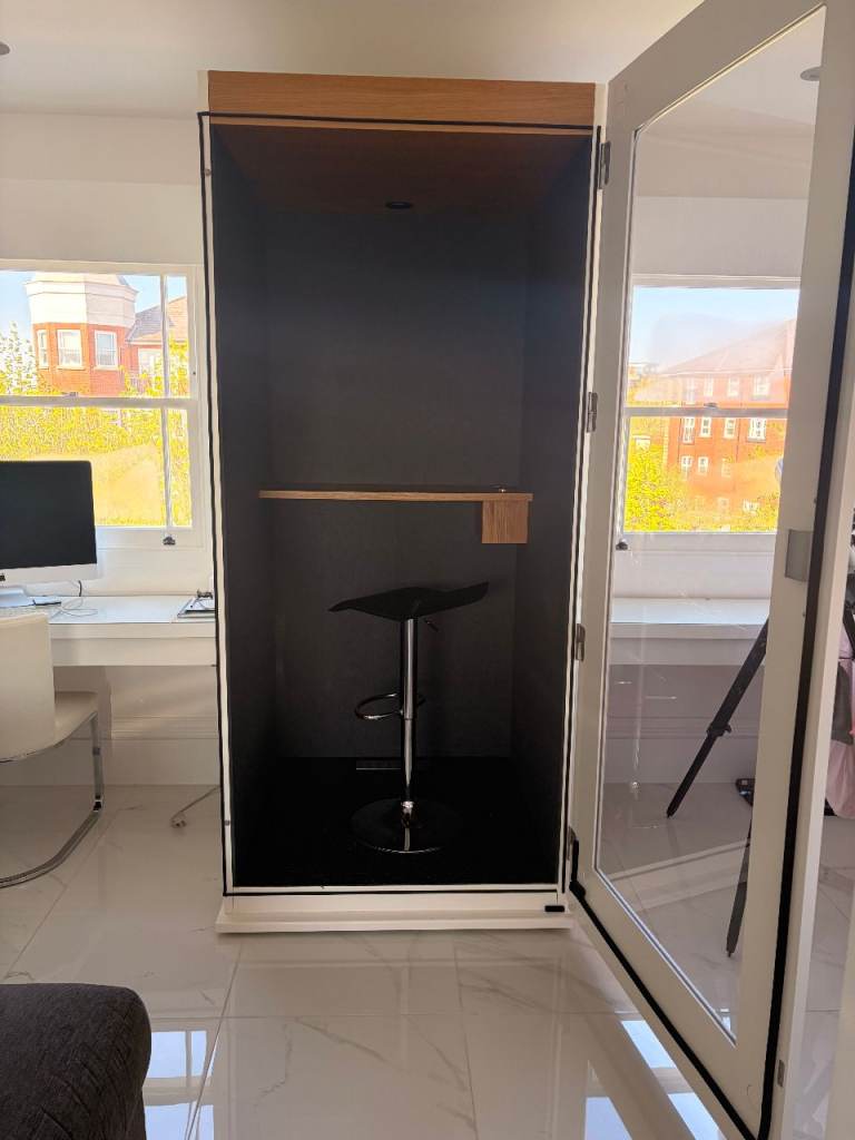 MEAVO Soho Phone Booth (Soundproof Office Pod) - Excellent Condition