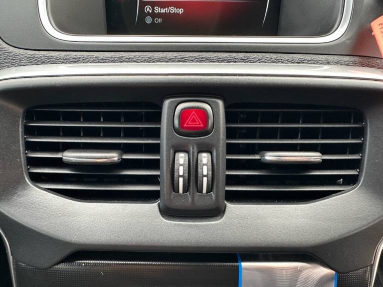 2016 Volvo V40 2.0 D2 R-Design Nav Hatchback 5dr Diesel Manual Euro 6 (s/s) (120 ps) Hatchback Di...