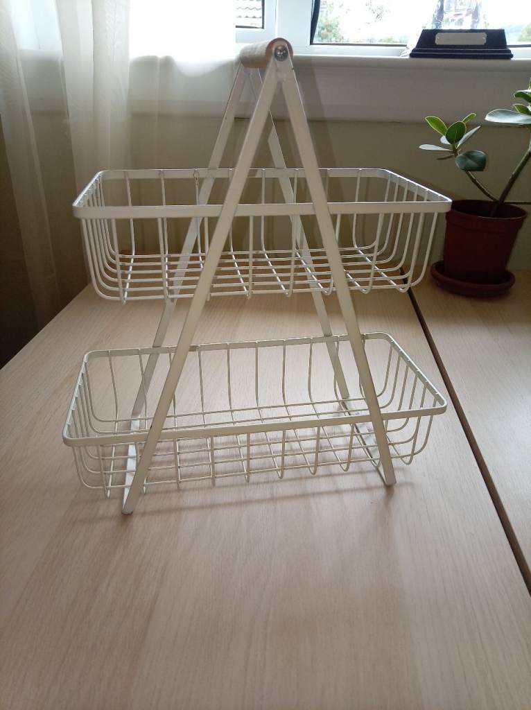 Tiered fruit bowl / storage stand