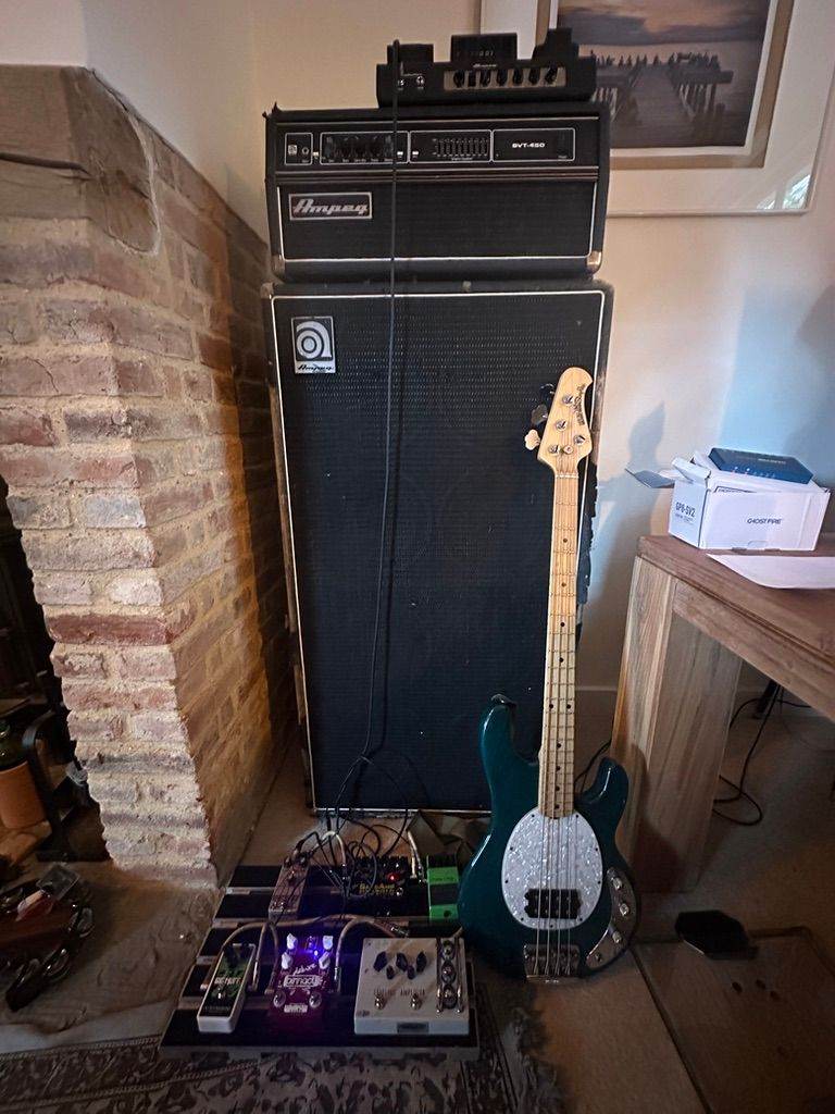 Bassist looking for Drummer.