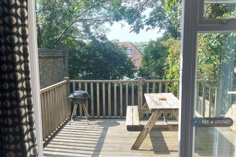 5 bedroom house in Bevendean Crescent, Brighton, BN2 (5 bed) (#2707427)