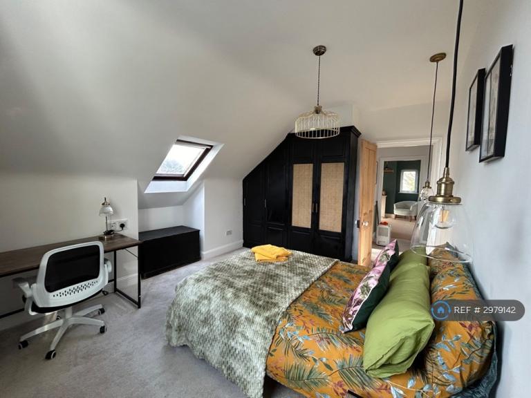 2 bedroom flat in St. Johns Road, Bournemouth, BH5 (2 bed) (#2979142)