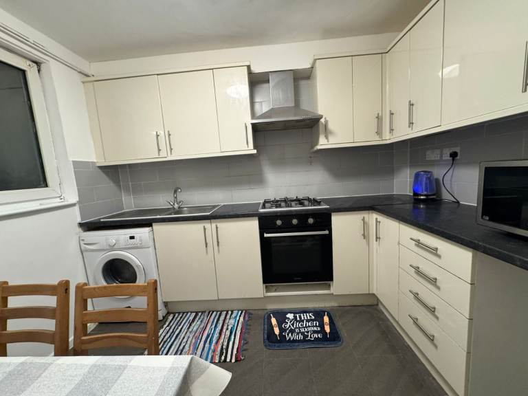 DOUBLE ROOM AVAILABLE NOW Shoreditch , E2 – 3 minutes from station