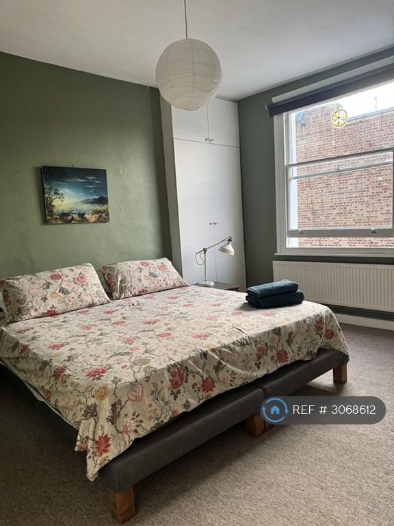 1 bedroom flat in Chesterton Road, London, W10 (1 bed) (#3068612)