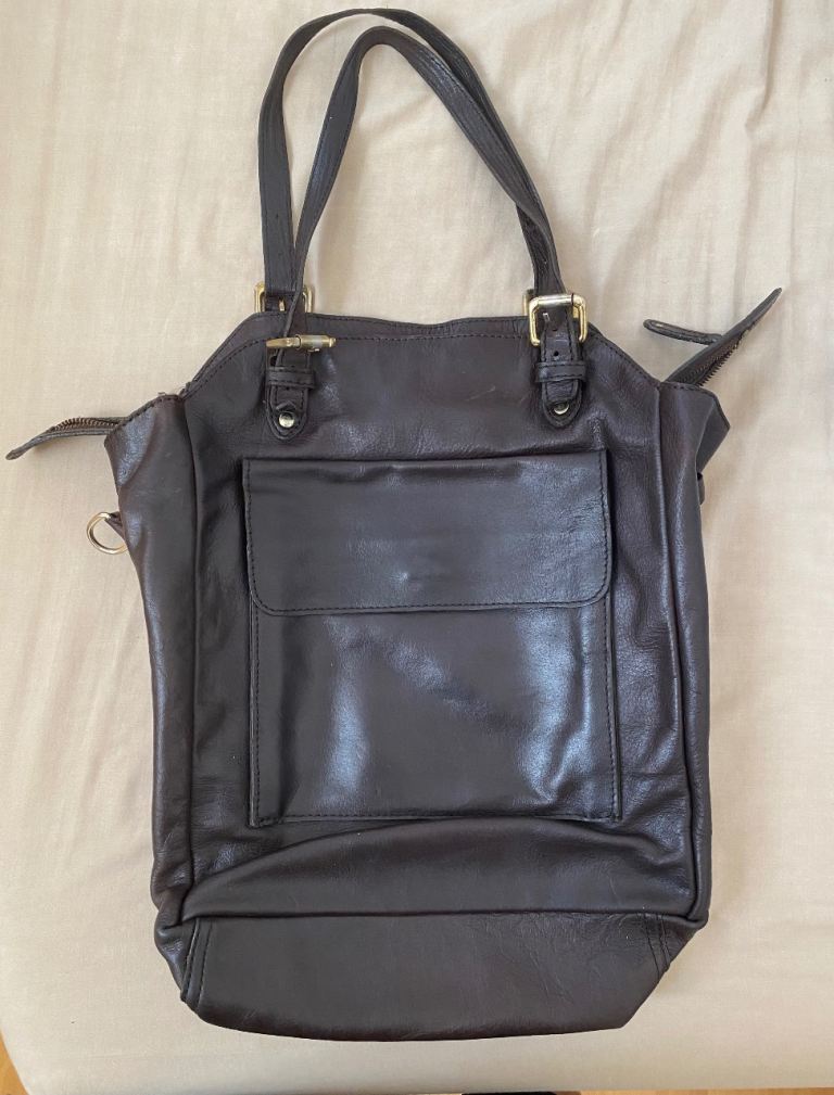 Leather shoulder bag convertible into backpack (used)