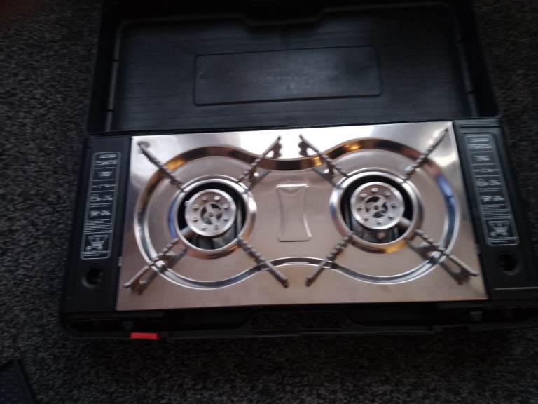 Brand New two burner cooker 8 cans of gas