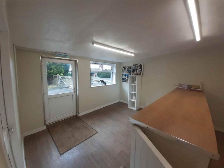 Dog grooming salon available to rent Dunfermline
