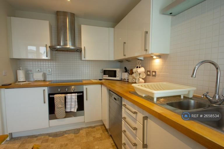 2 bedroom flat in Ridingate House, Canterbury, CT1 (2 bed) (#2658534)