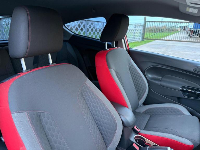 2015 Ford Fiesta 1.0 EcoBoost 140 Zetec S Red 3dr HATCHBACK PETROL Manual