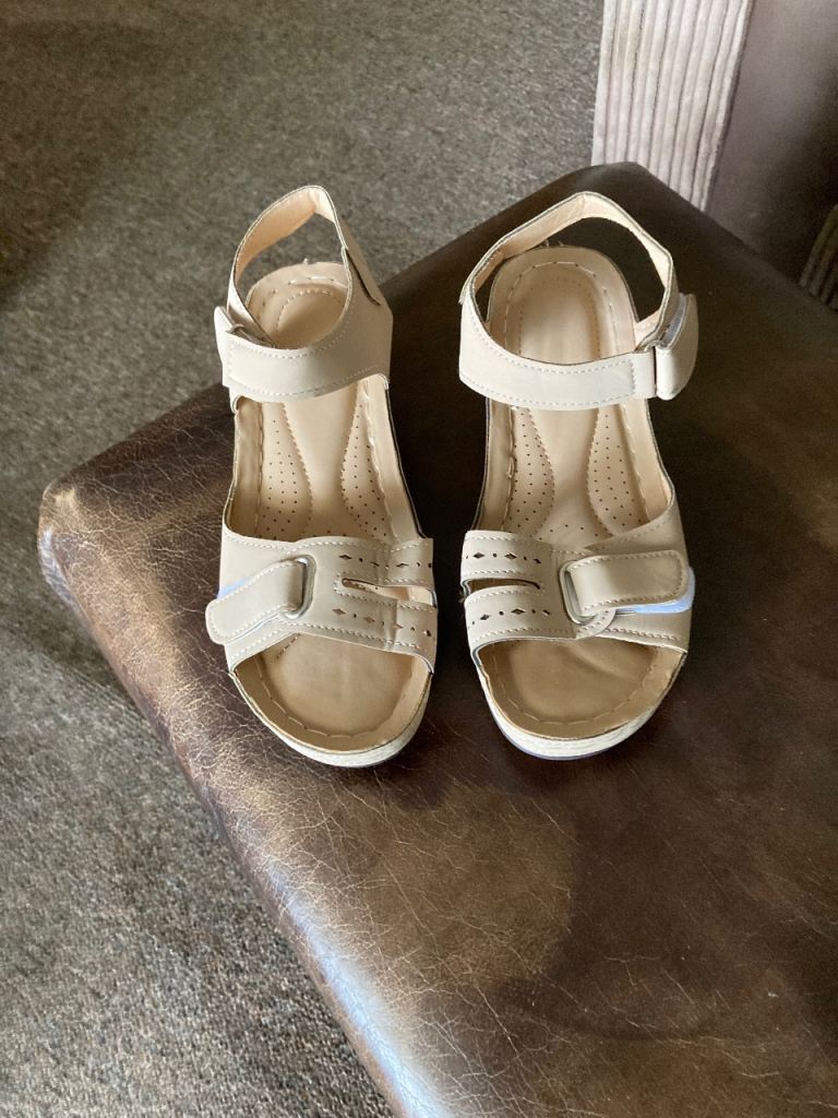 Ladies sandals 
