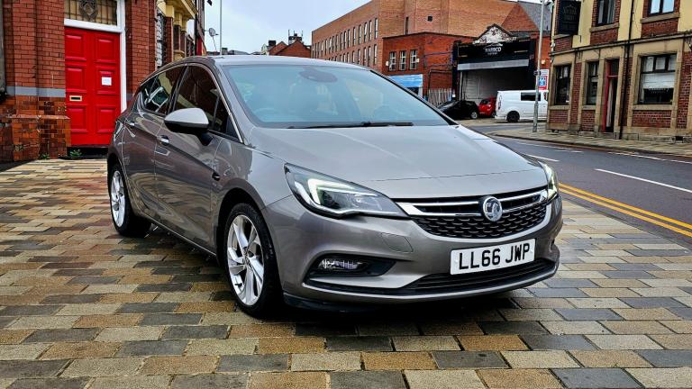 2016 Vauxhall Astra 1.6 CDTi ecoTEC BlueInjection SRi Hatchback 5dr Diesel